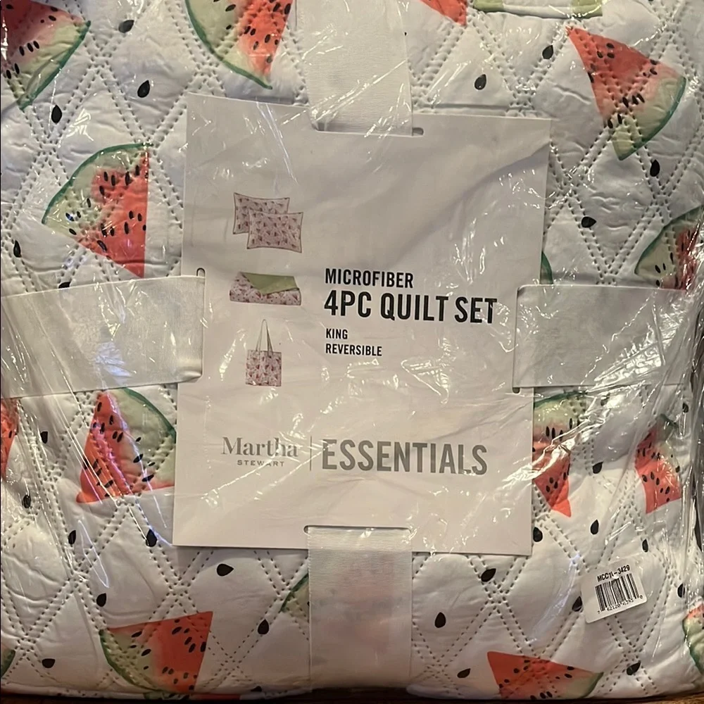 Martha Stewart Essentials Watermelon Quilt Set - White
